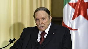 In Algeria si dimitit su presidenti