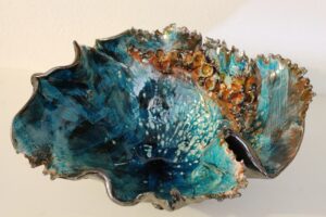 Antico e moderno si incrociano nell’arte della ceramista Giuliana Collu 1 Centro tavola Brio marino argilla pirofila smalti ceramici 2014 euro 12000