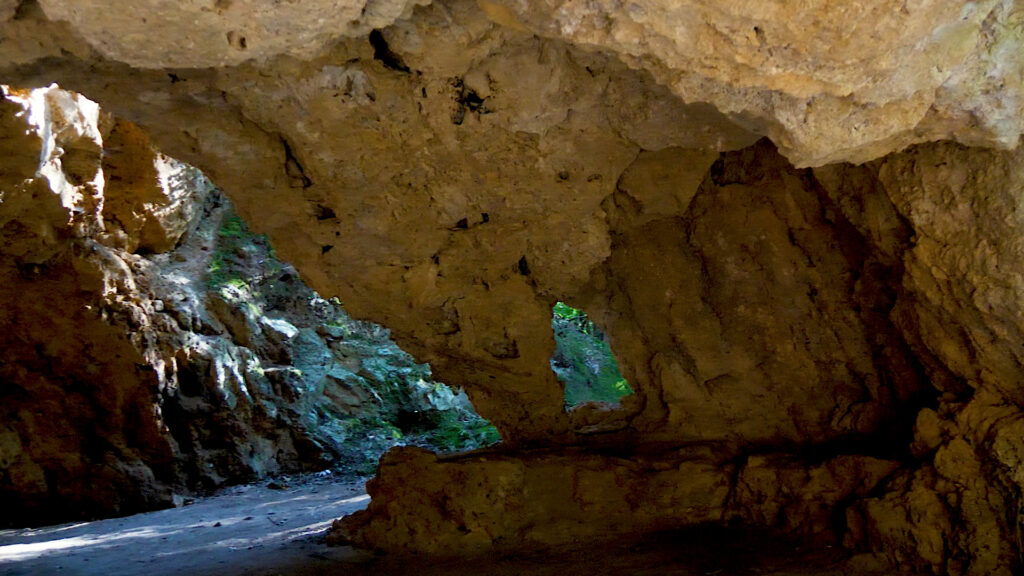 grotte allinterno del parco