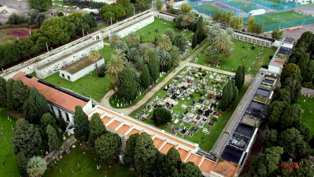 24.. il cimitero di bonaria vista dallalto 3