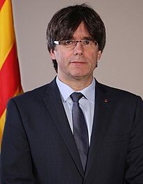 206px Retrat oficial del President Carles Puigdemont cropped