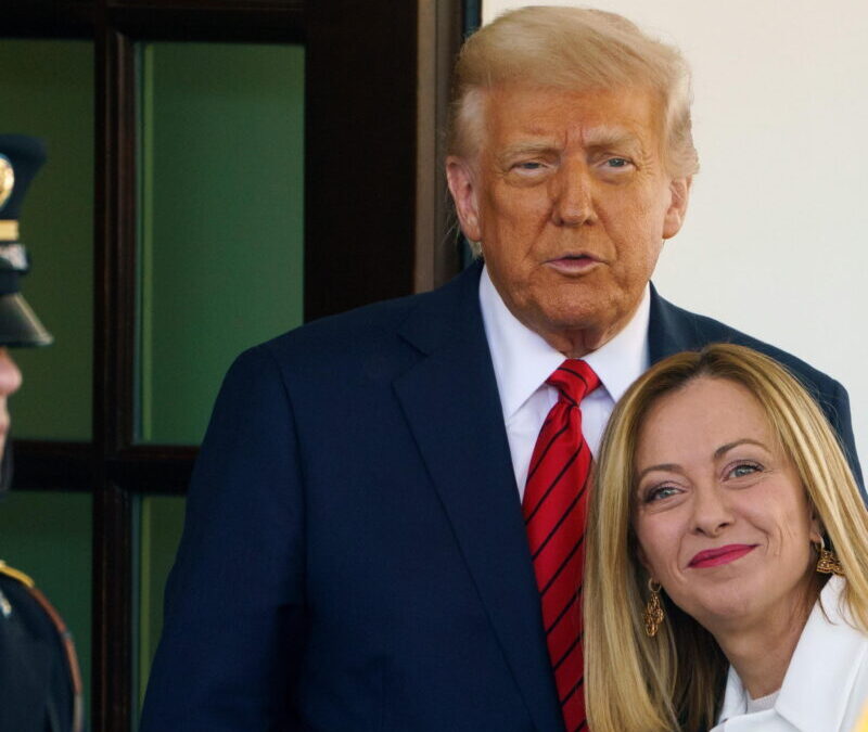 Meloni e Trump s’atobiant in Washington