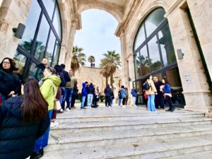 Il tesoro di Tutankhamon a Cagliari 1 File davanti al Bastione per la mostra su Tutankhamonb8a14a2b f56a 42f3 ae9e f6ceceaf4f3c