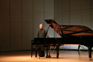 Ryan McAdams e l’eccelso Michail Pletnëv interpretano Rachmaninov 3 Michail Pletnev foto Irina Shymchak