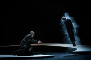 Peer Gynt di Edward Clug 4 Peer Gynt foto Tiberiu Marta